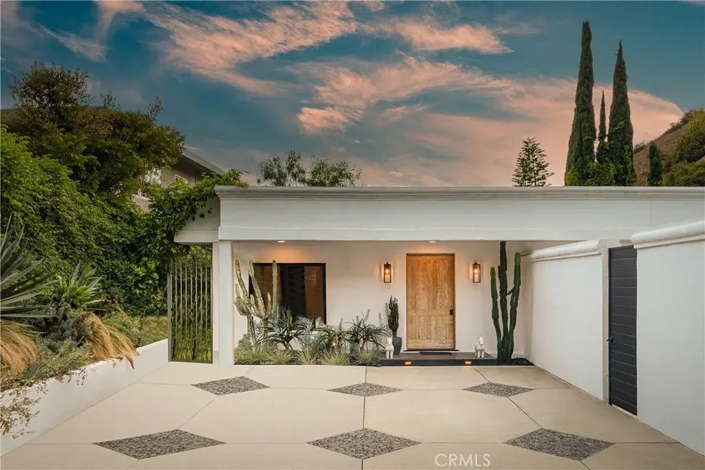 9275 Flicker Place, Los Angeles