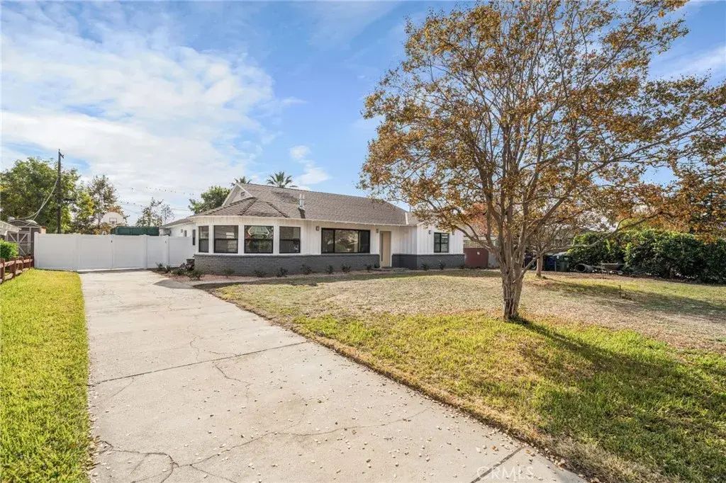 734 E Meda Avenue, Glendora