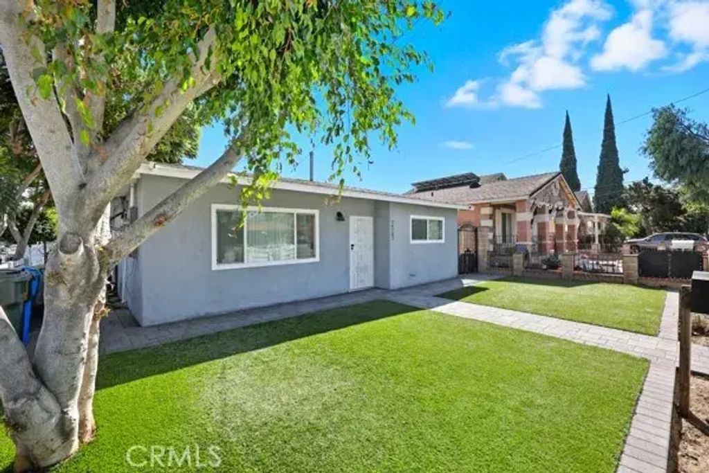 7010 San Vincente, Paramount