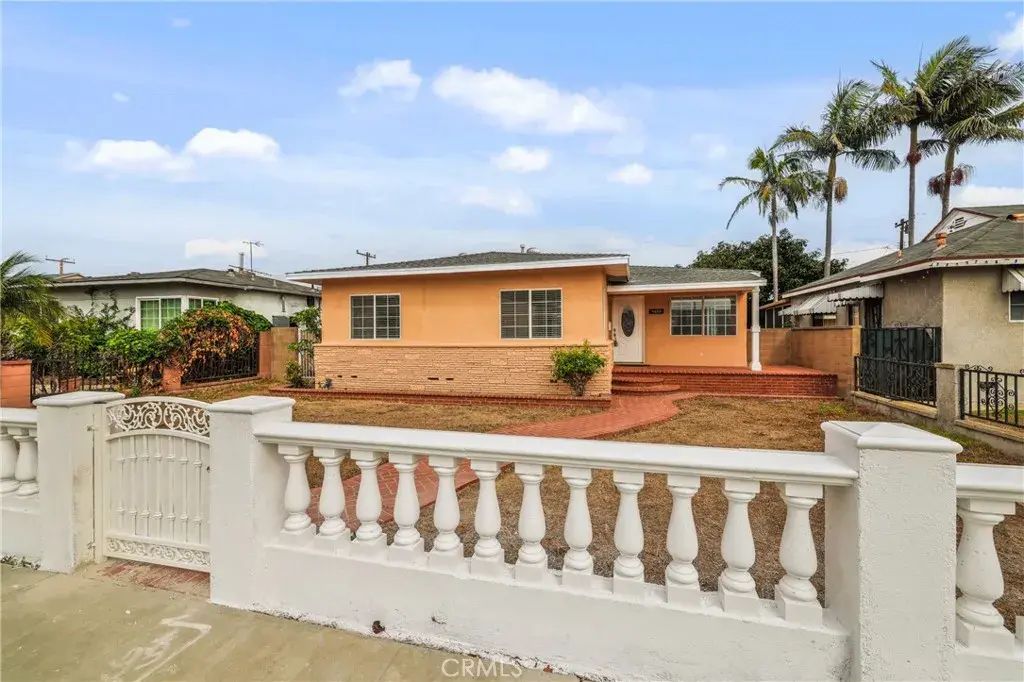 4223 Artesia, Torrance