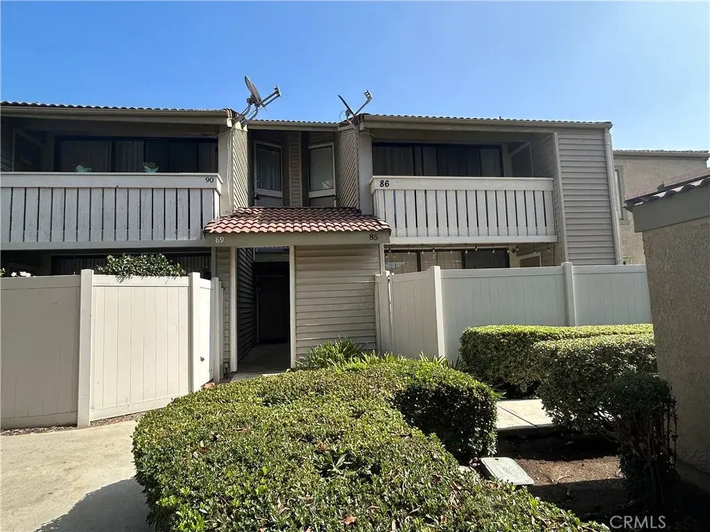 85 Country Mile, Pomona