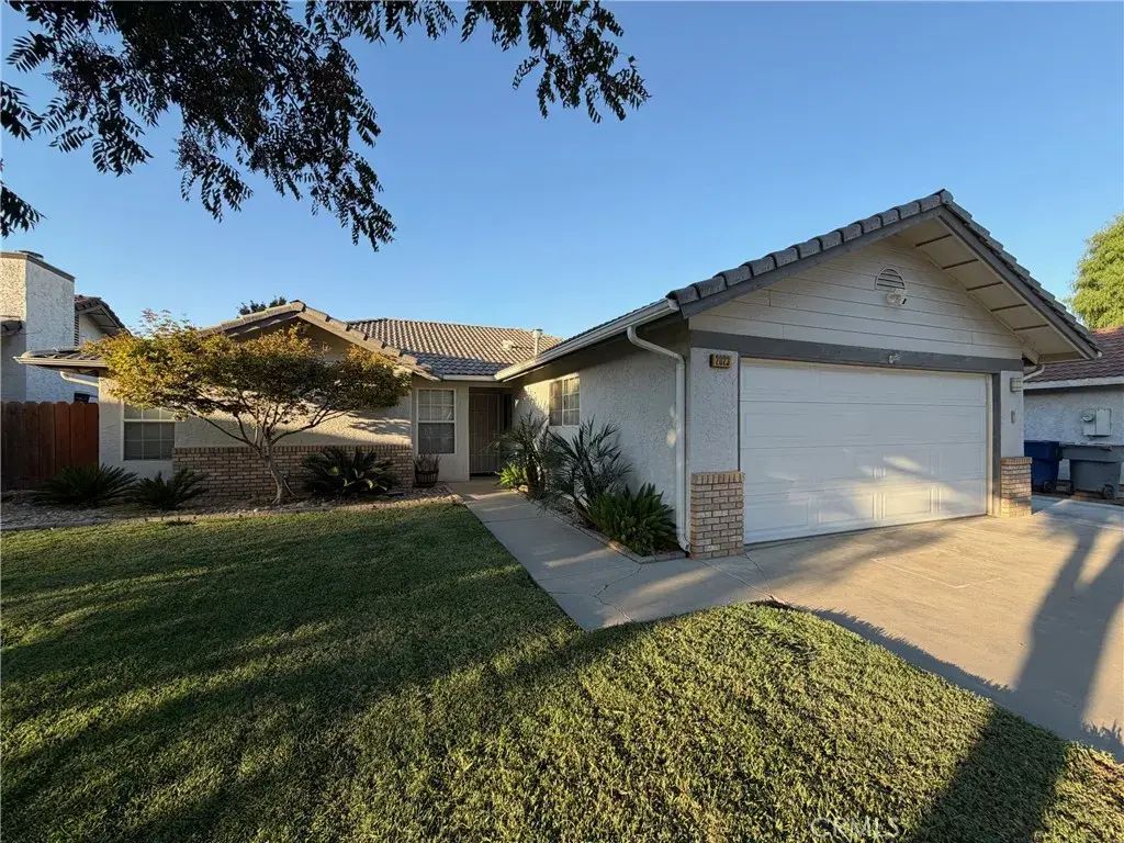 2023 Paul Avenue, Clovis