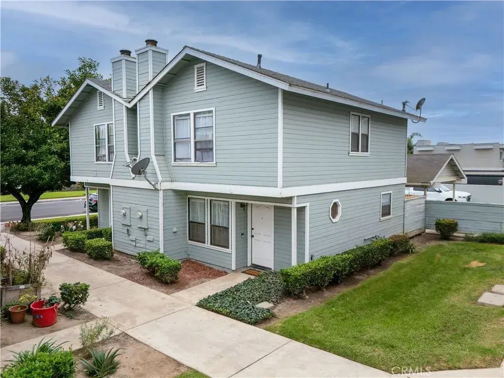 311 Lolita L, Santa Maria