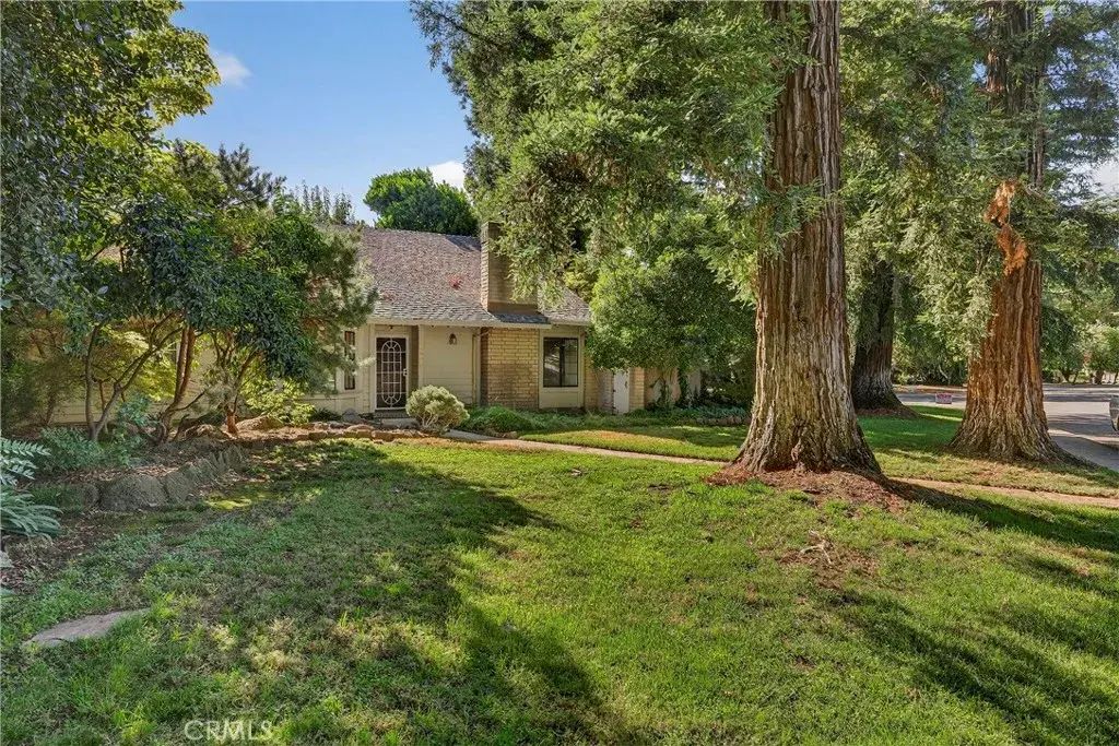 2413 Holly, Chico