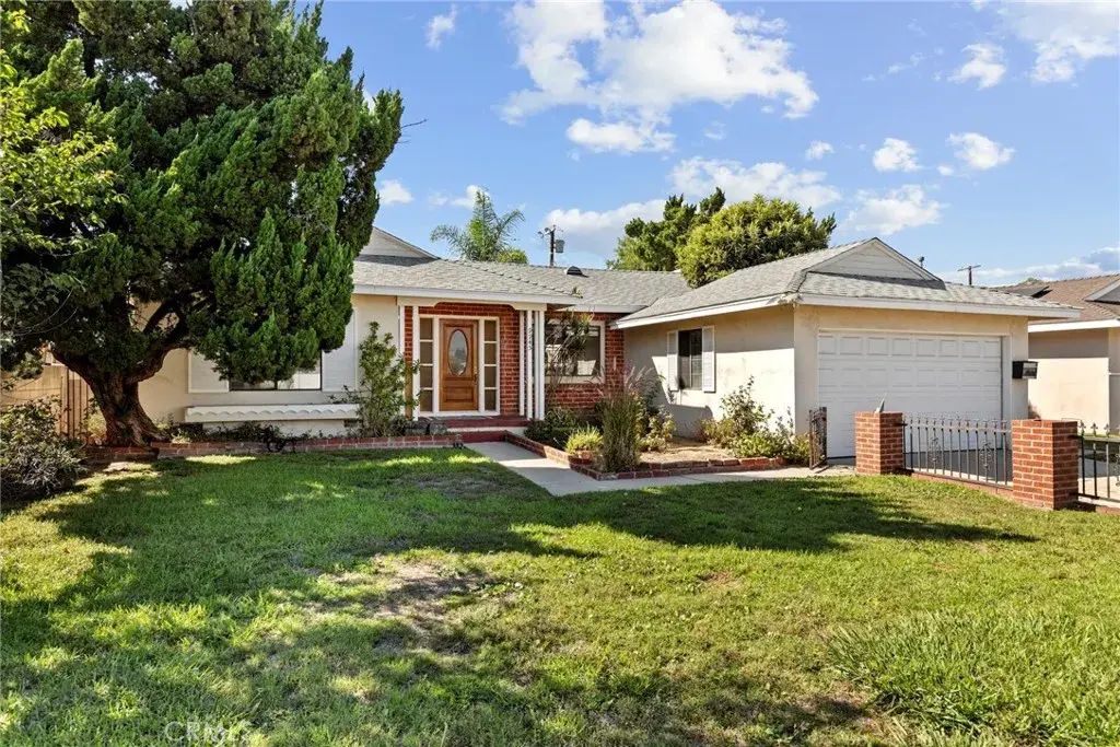 9945 Gaviota Avenue, North Hills