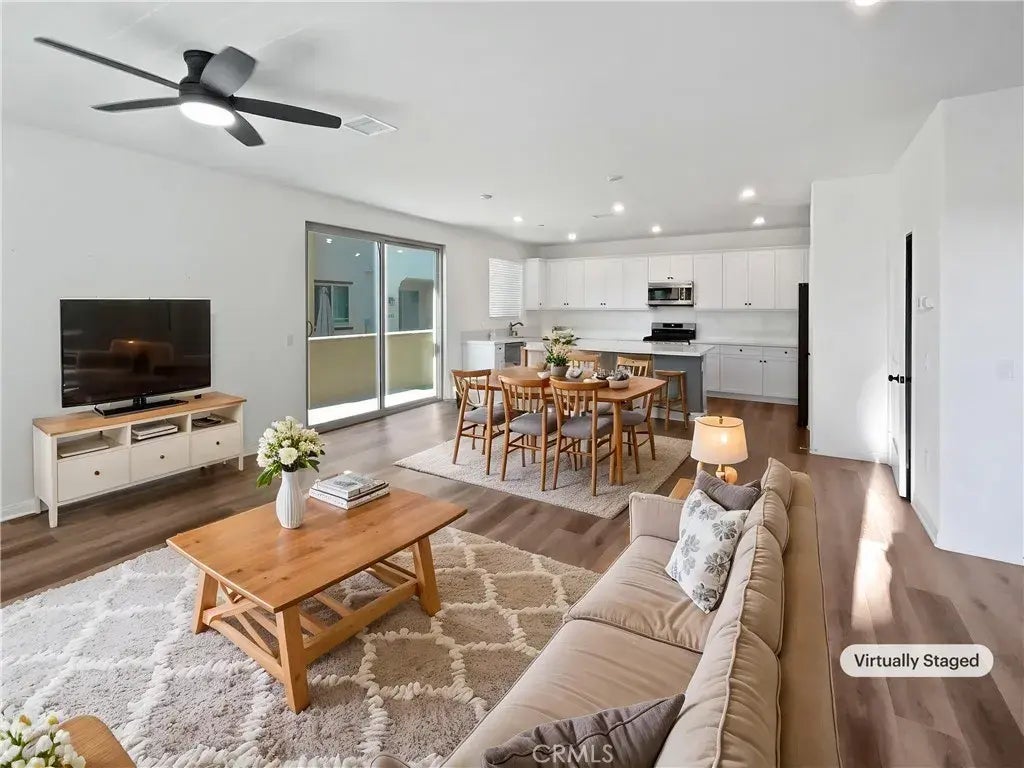 Photo of Listing #DW25236298