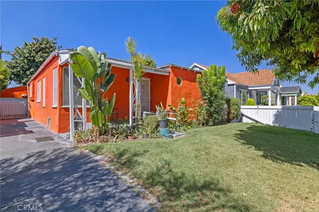 5951 S Van Ness, Los Angeles