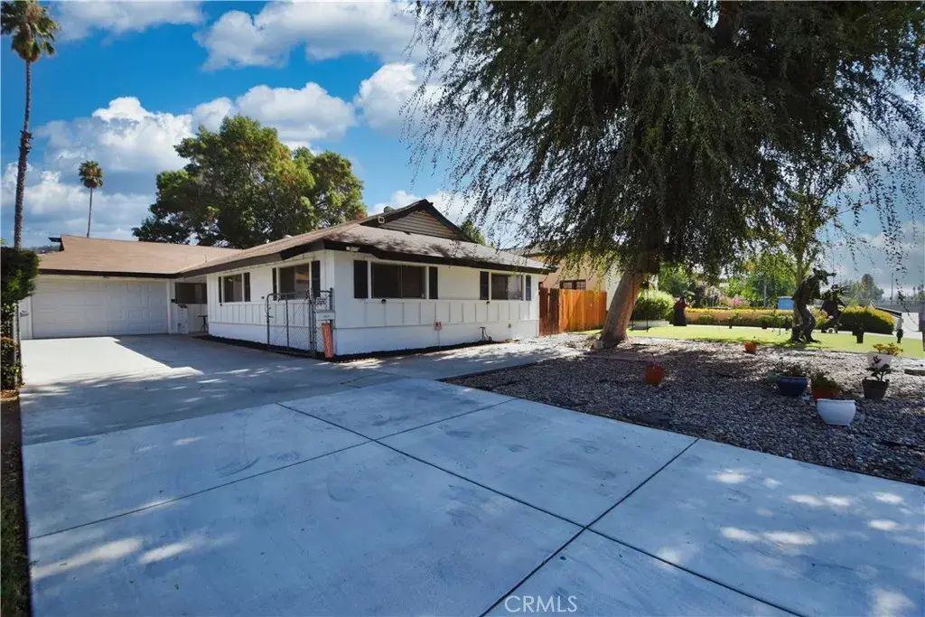 6064 Riverside, Riverside