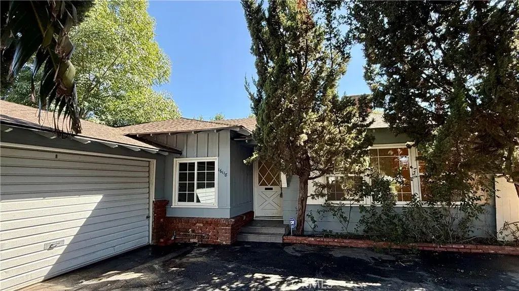 16118 Knapp Street, North Hills