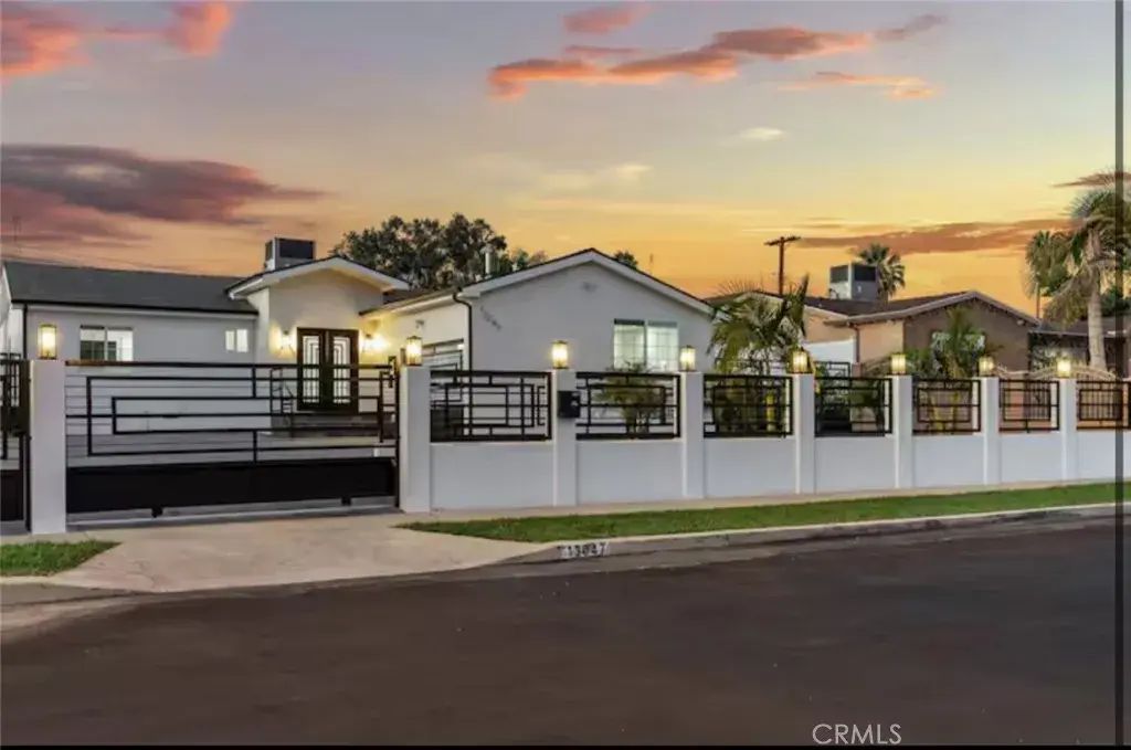 13047 Lorne, North Hollywood