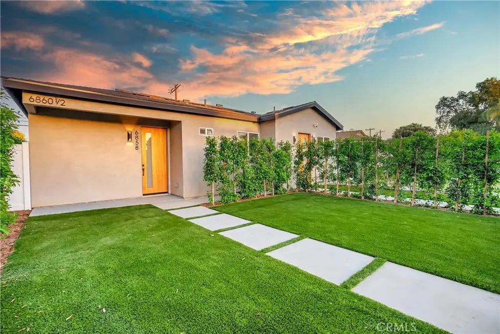 6858 Aura Avenue, Reseda