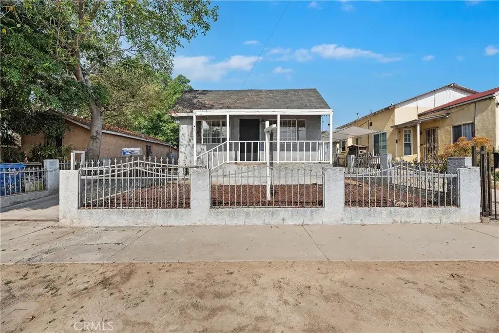 1151 Calzona Street, Los Angeles