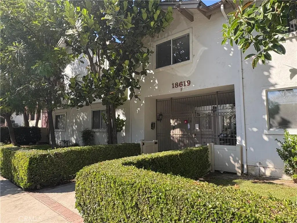 18619 Collins F29, Tarzana