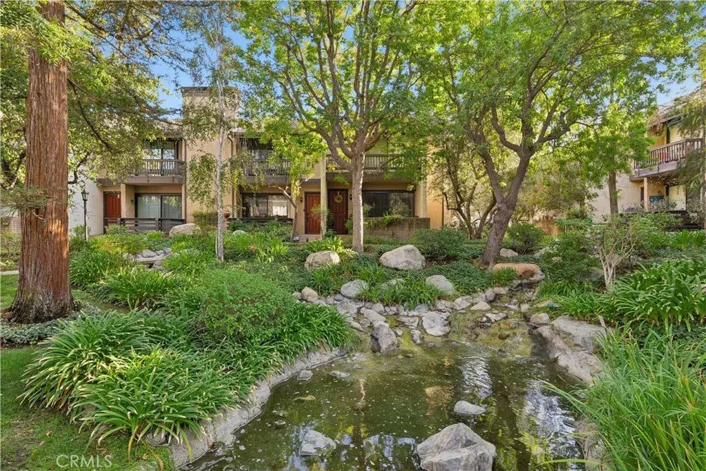 21900 Marylee 281, Woodland Hills