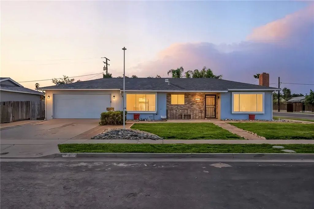 2094 N Burl, Hanford