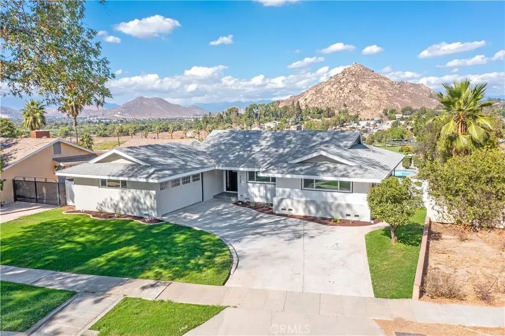 4789 Cliffside Drive, Riverside