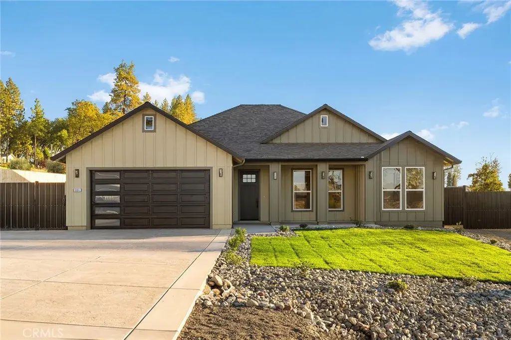 884 Waggoner, Paradise