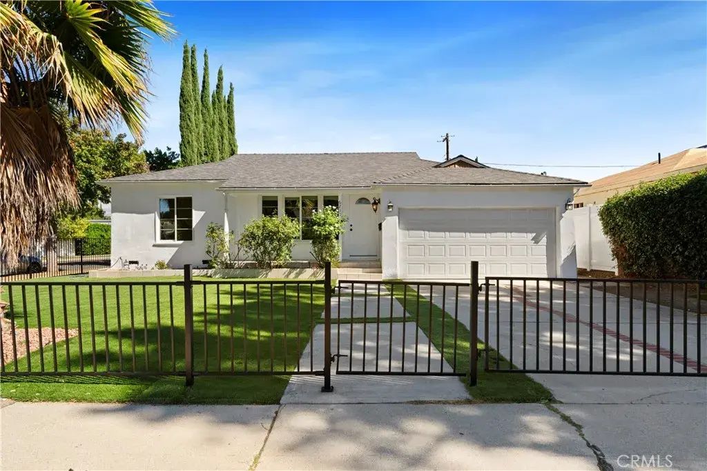 6230 Zelzah Avenue, Encino