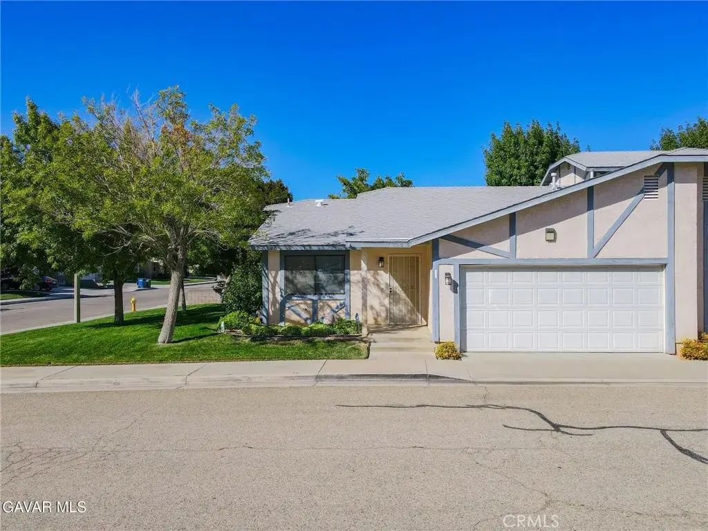 43840 Bobby Jones, Lancaster