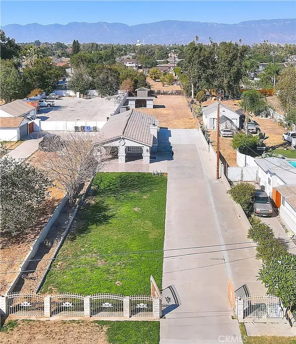 941 W F Street, Colton