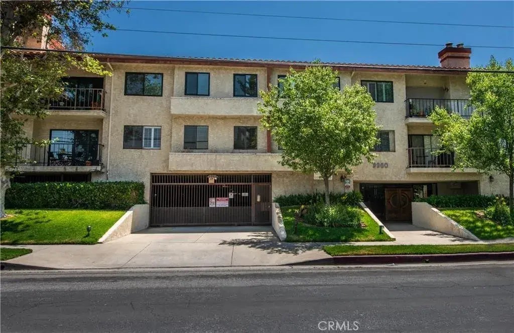 9960 Owensmouth, Chatsworth