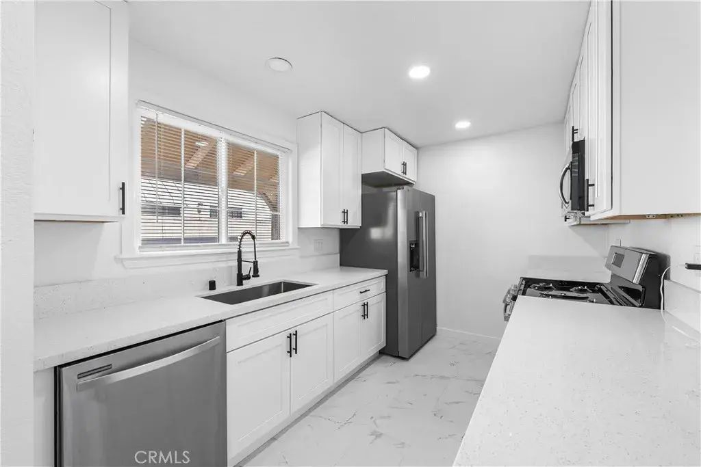 45449 3rd East, Lancaster