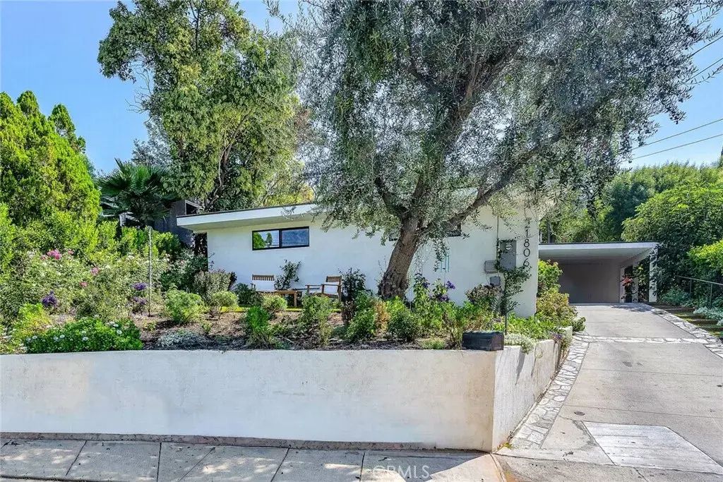 21806 Ybarra, Woodland Hills