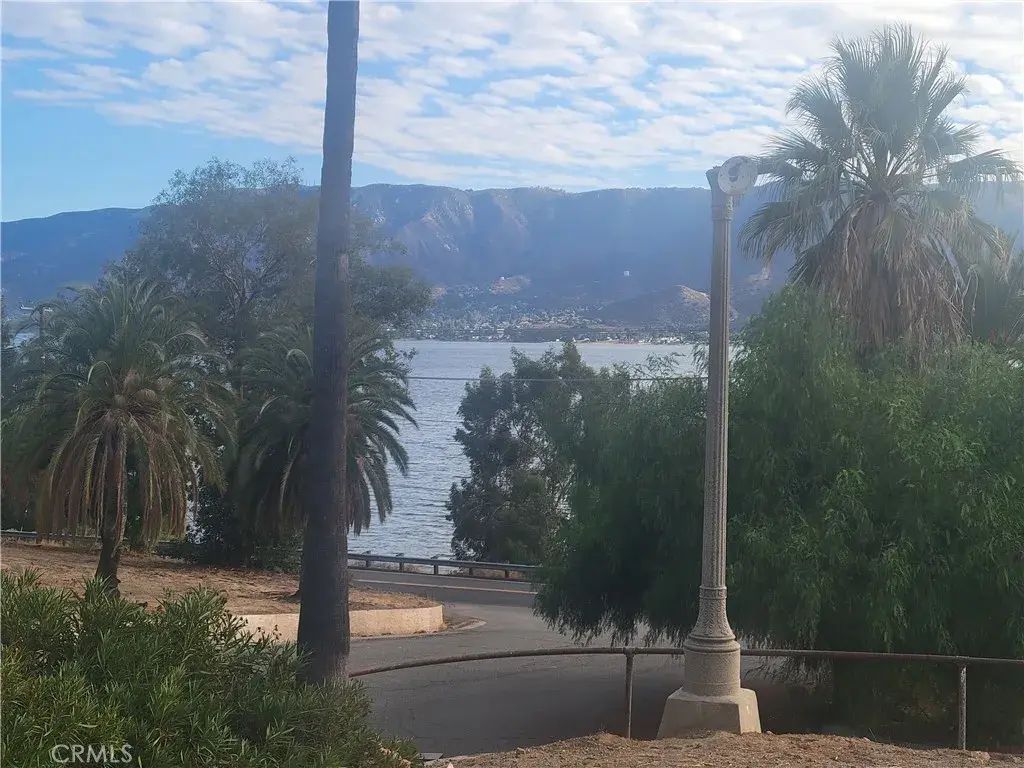 Lawrence, Lake Elsinore