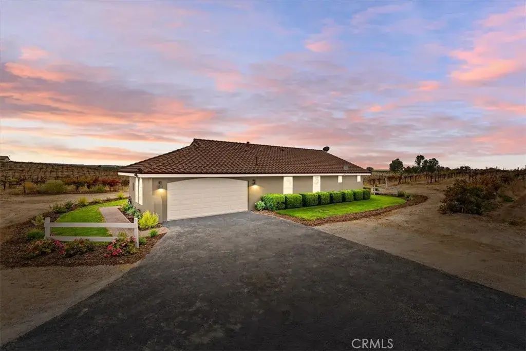 8375 Magdalena Drive, San Miguel