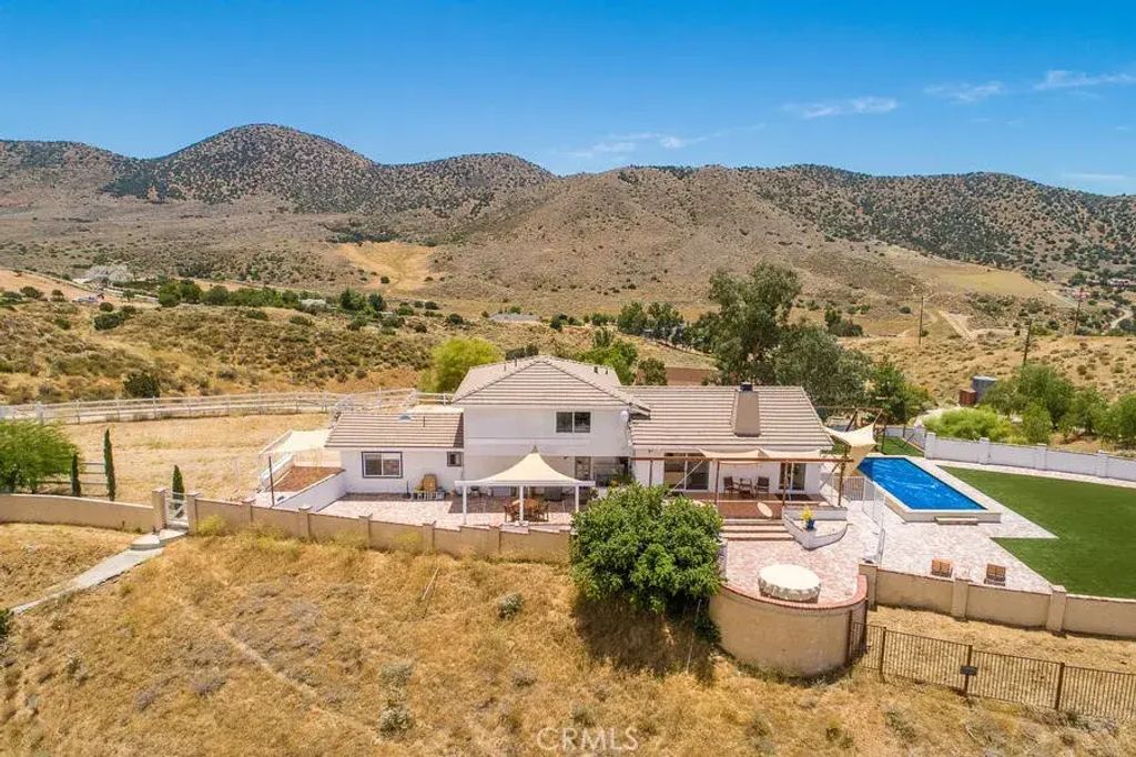 9175 Yucca Hills, Agua Dulce