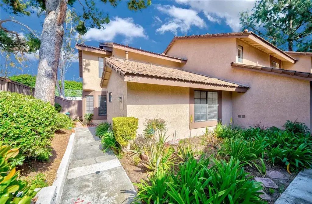 2410 Plaza De Vista, Fullerton