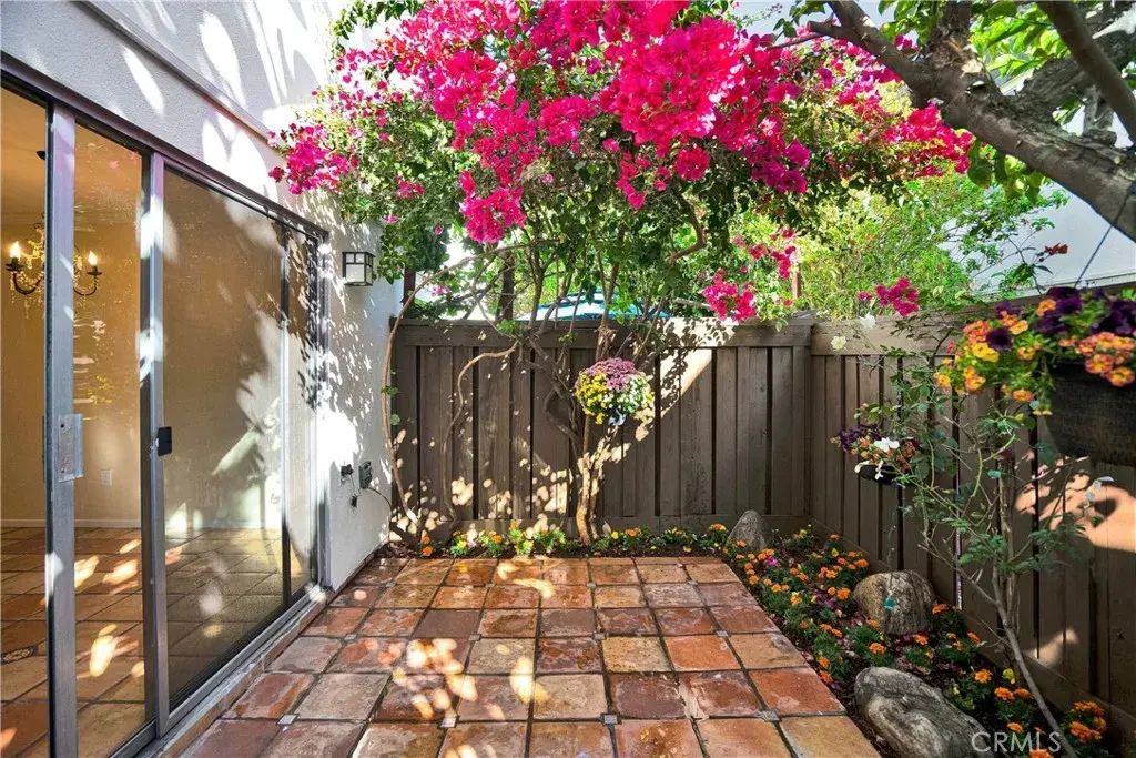 10803 Blix Street 2, Toluca Lake