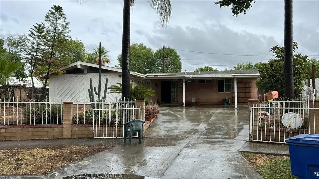 8842 Mentone, Riverside