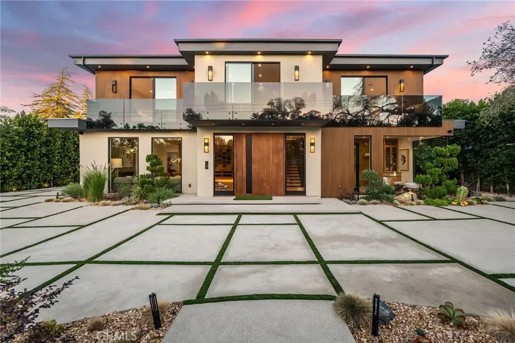 5244 Tampa Ave, Tarzana