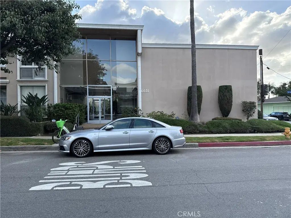 6601 Springpark 14, Los Angeles