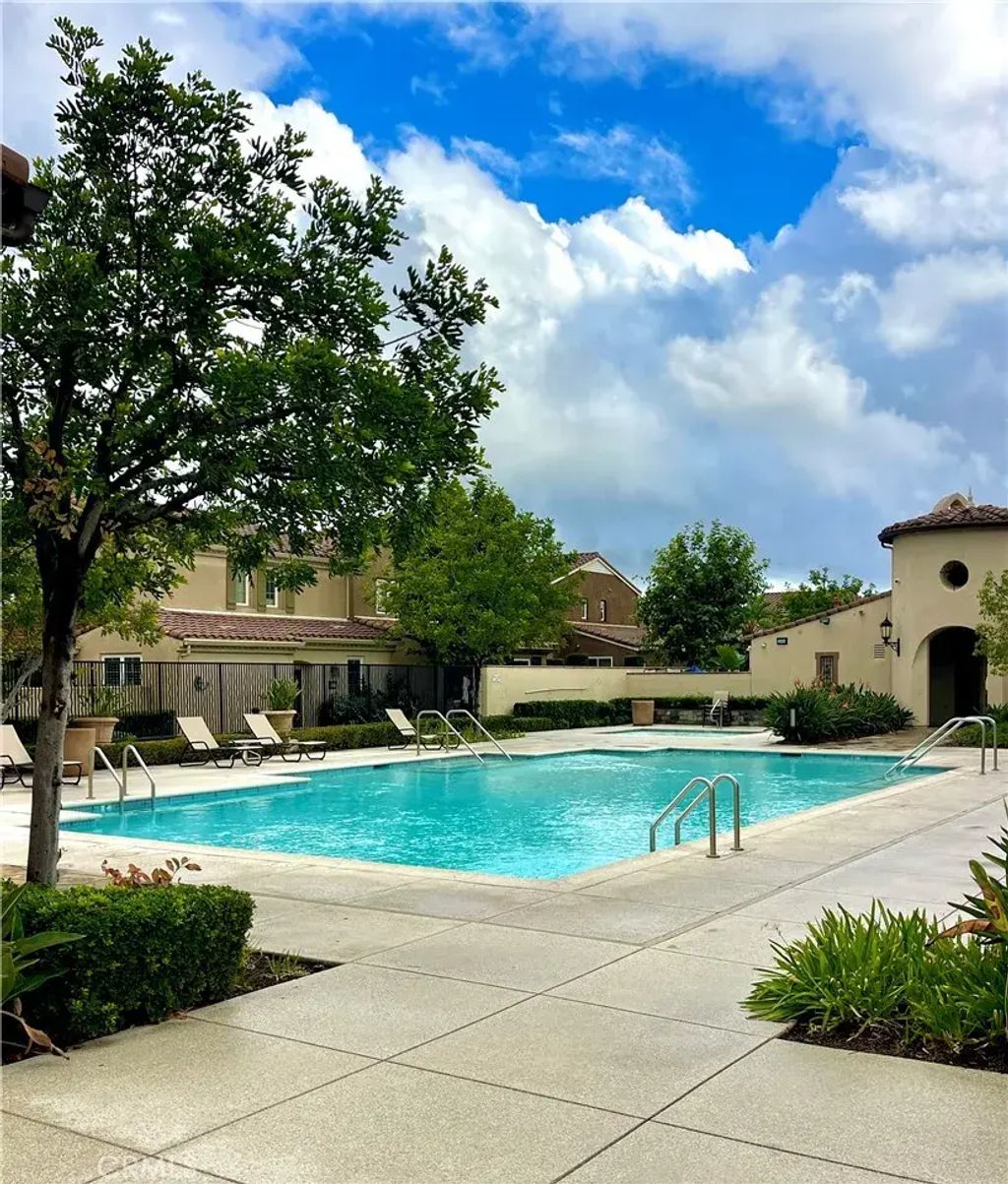 11541 Amalfi Way, Porter Ranch
