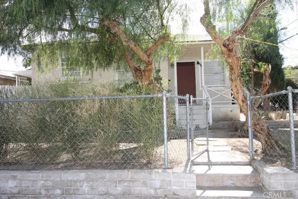 100 E Desert View, Barstow