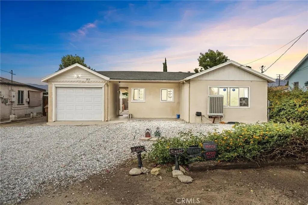 1815 Capri Avenue, Mentone