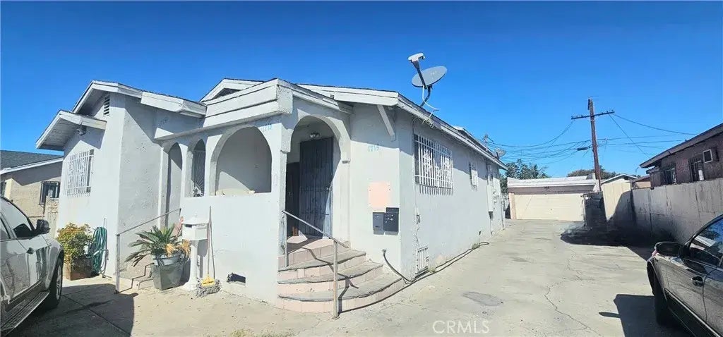 1715 E 70th, Los Angeles