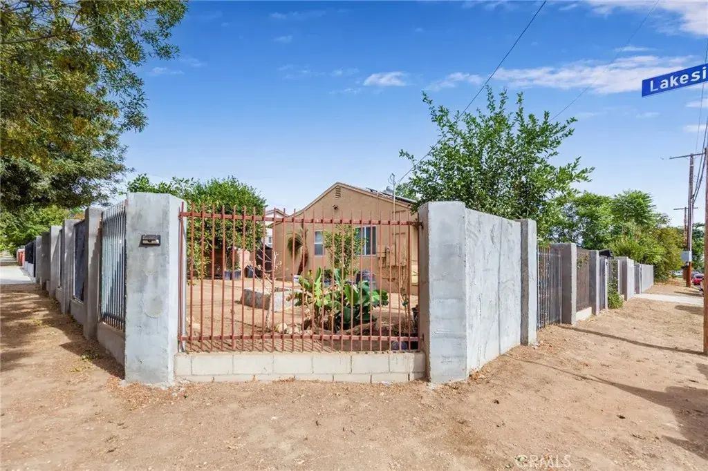 14758 Lakeside Street, Sylmar