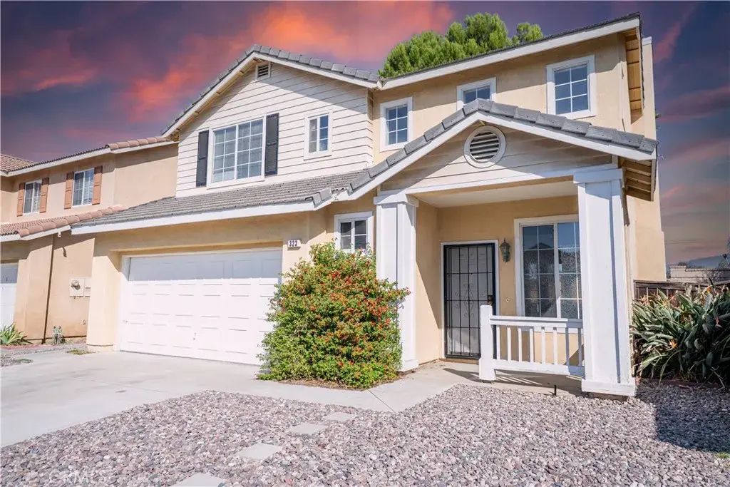 323 Camden Court, Corona