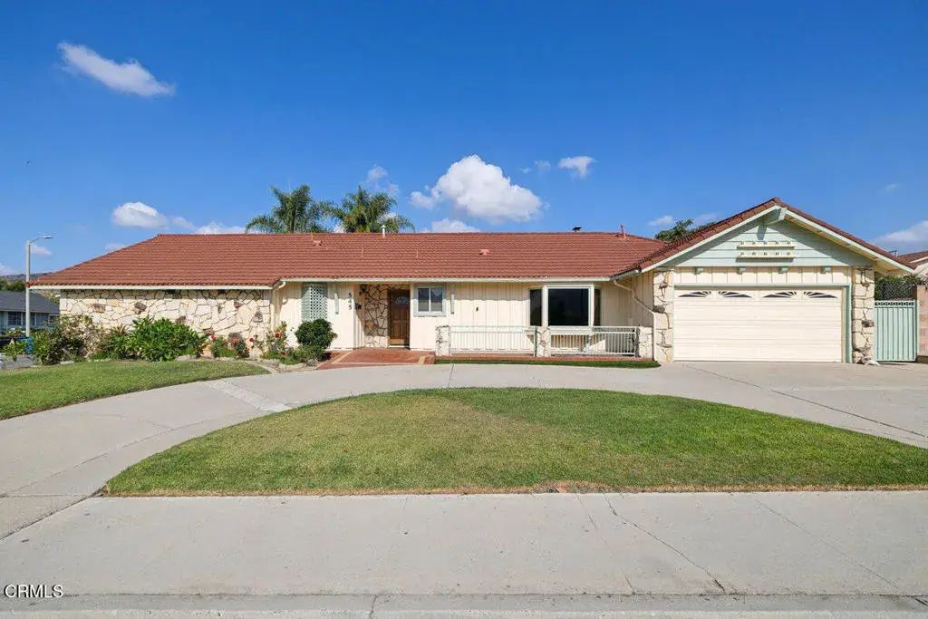 545 W Santa Paula Street, Santa Paula