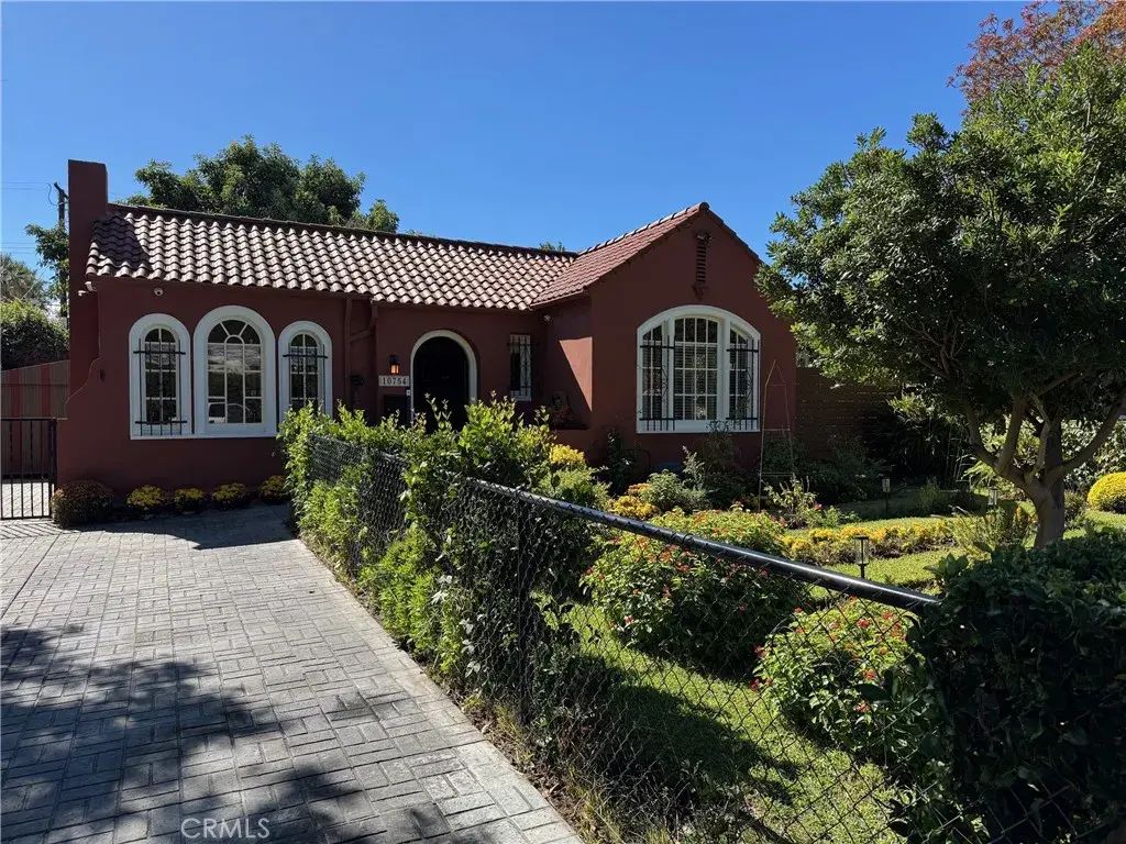 10754 Valley Spring, Studio City