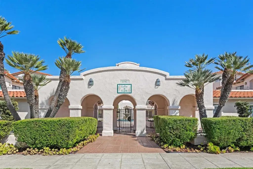 7757 Eads Avenue C4, La Jolla