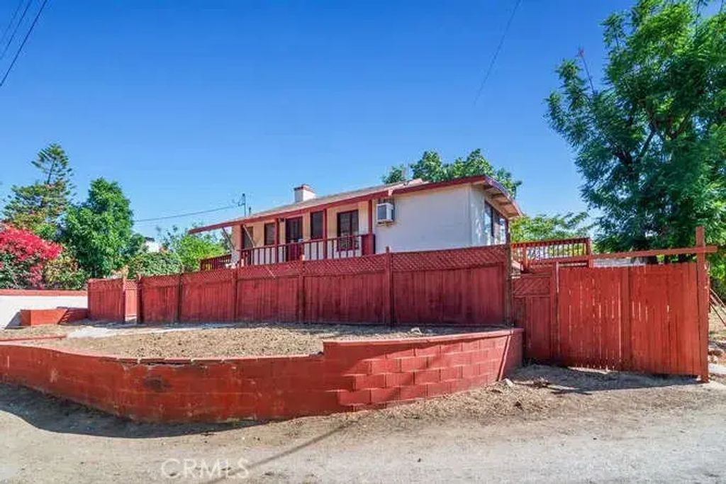 9204 Notre Dame, Chatsworth