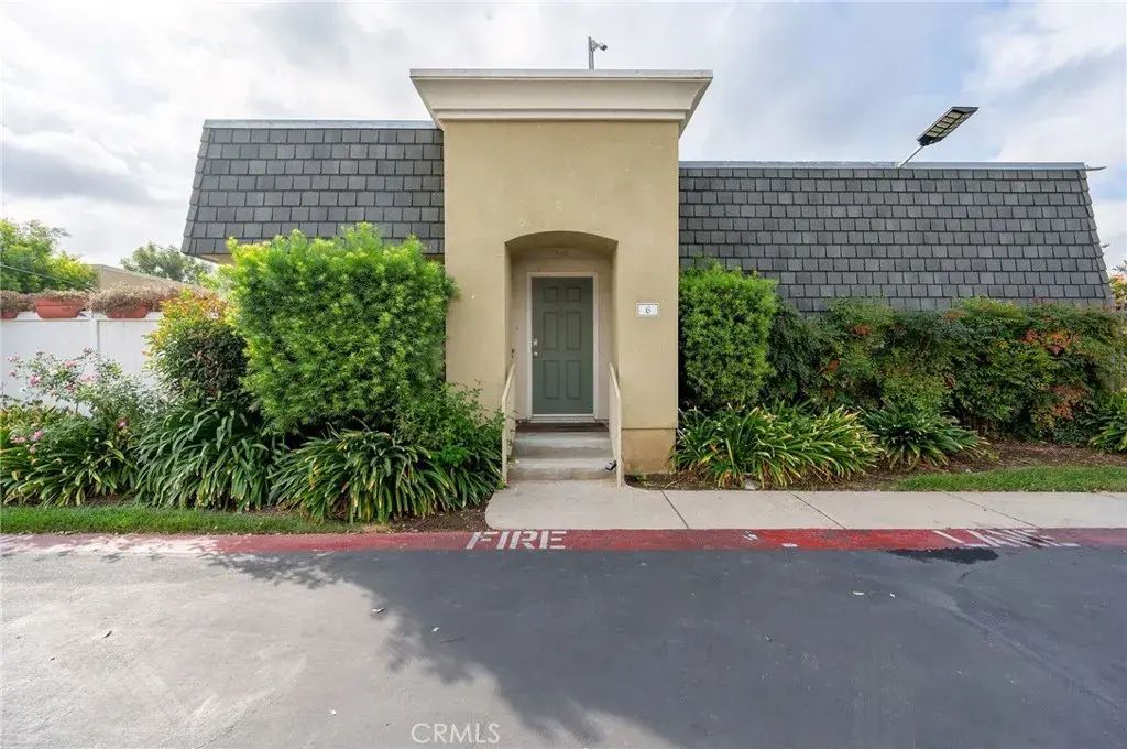 6520 Tampa Avenue 6, Reseda