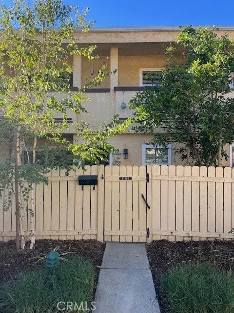 8110 Canby 3, Reseda