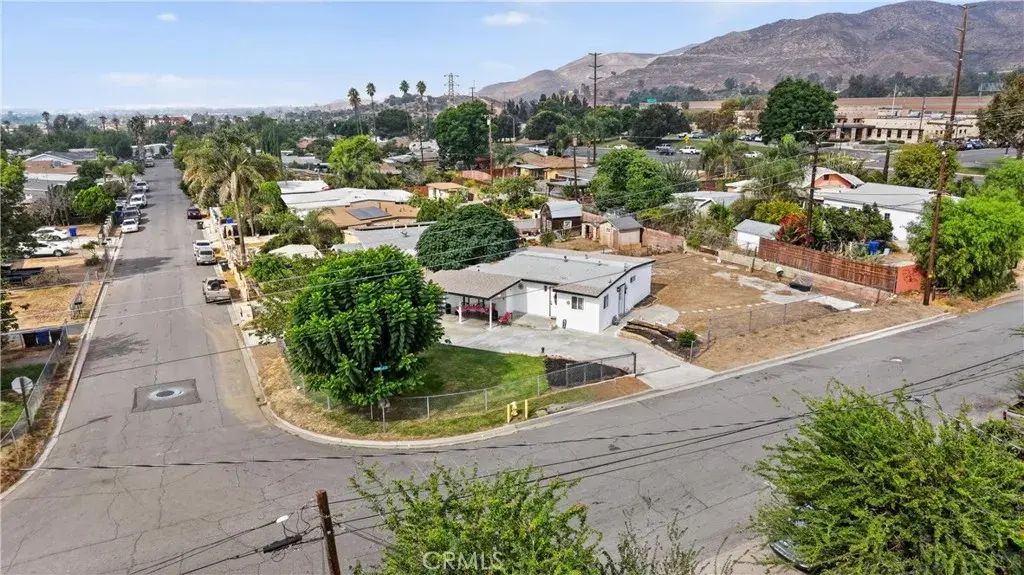 7411 Eddy, Jurupa Valley