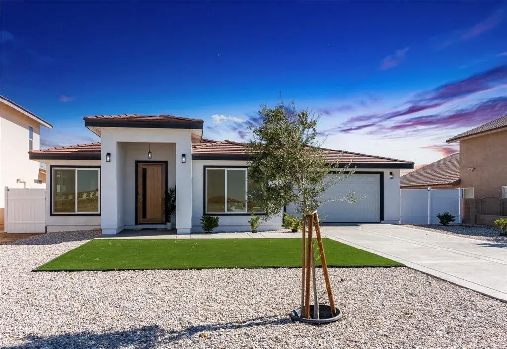 26987 Lakeview, Helendale
