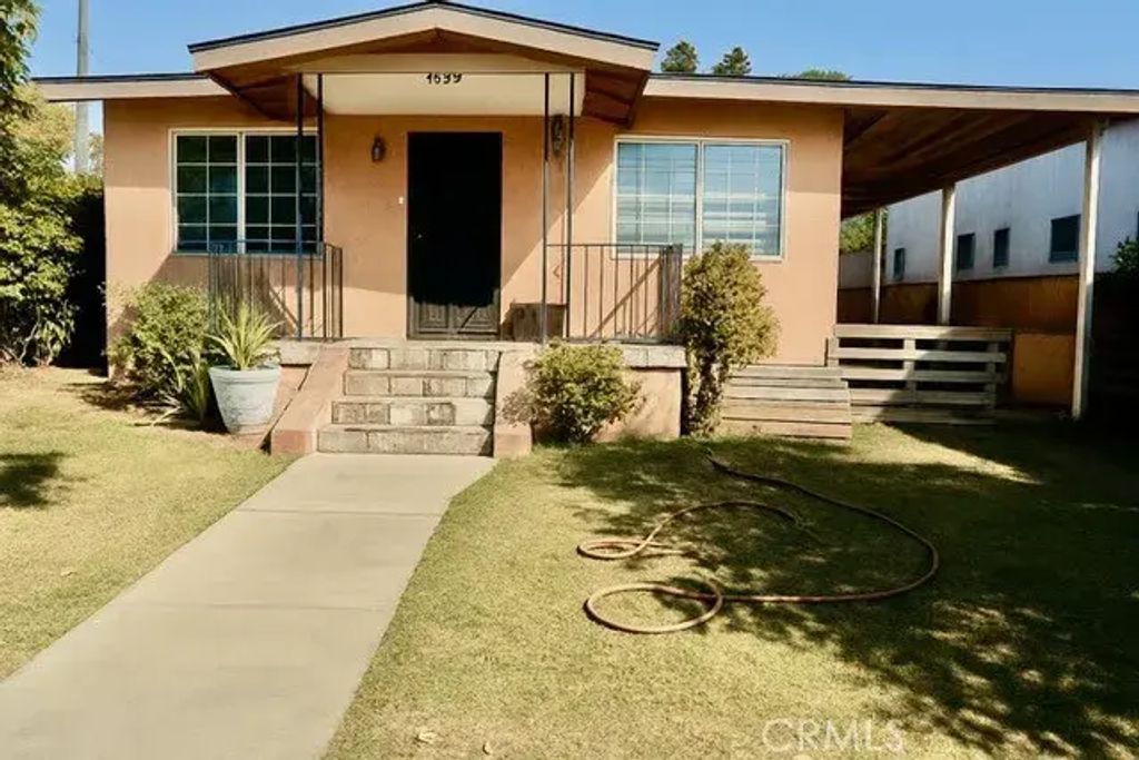 1070 N Evergreen, Los Angeles
